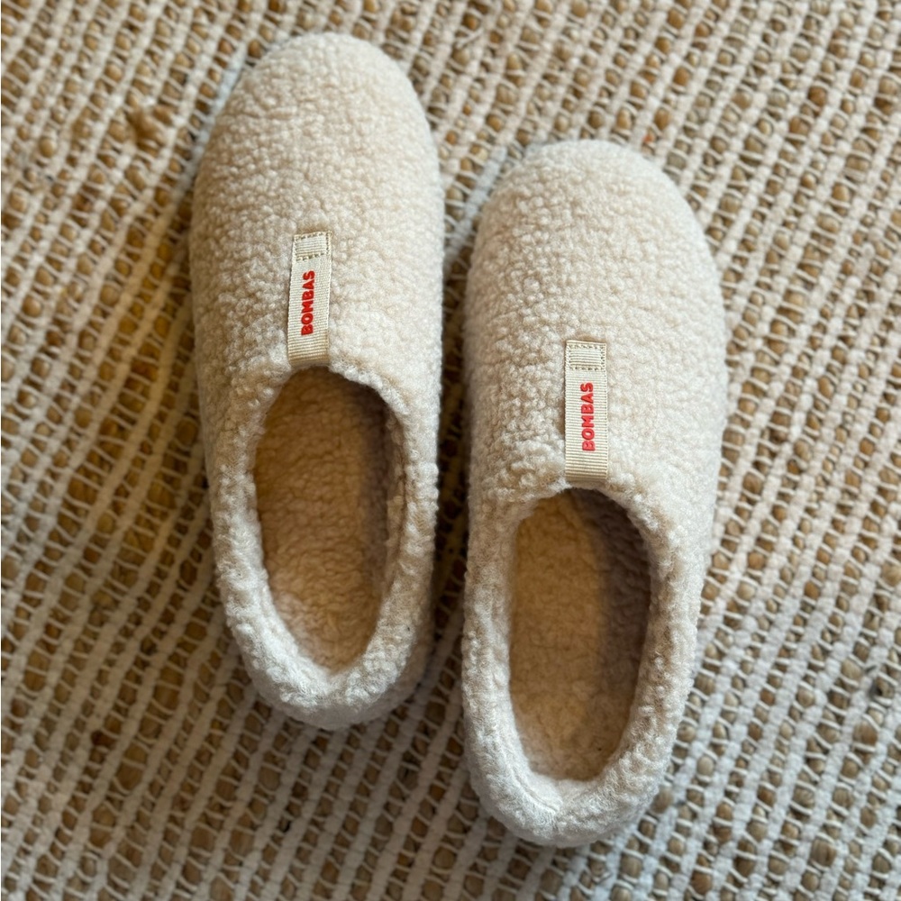 Bombas Women’s Sherpa Slippers (NWOT)